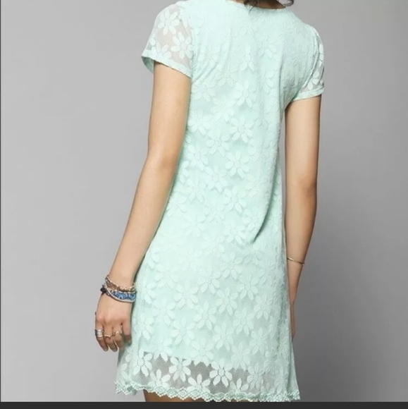 UO kimchi blue embroidery floral dress (M) - Picture 2 of 8